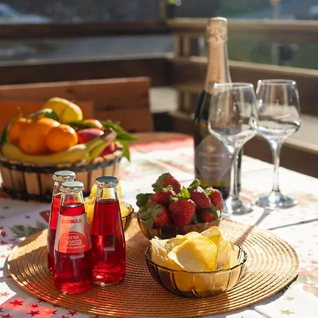 Favoloso Con Terrazzo Wi-fi Netlix 4 Ospiti Comodi 3 Minuti Dalle Piste -davvero Comodo Aprica