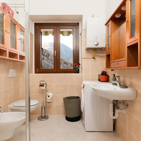 Apartament Favoloso Con Terrazzo Wi-fi Netlix 4 Ospiti Comodi 3 Minuti Dalle Piste -davvero Comodo *