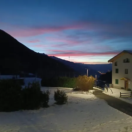 Favoloso Con Terrazzo Wi-fi Netlix 4 Ospiti Comodi 3 Minuti Dalle Piste -davvero Comodo Apartament