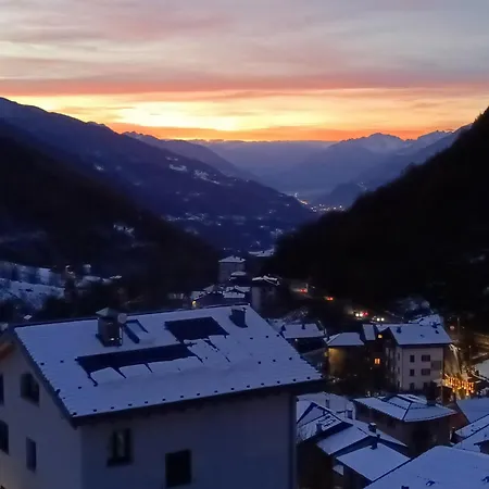 Favoloso Con Terrazzo Wi-fi Netlix 4 Ospiti Comodi 3 Minuti Dalle Piste -davvero Comodo * Aprica